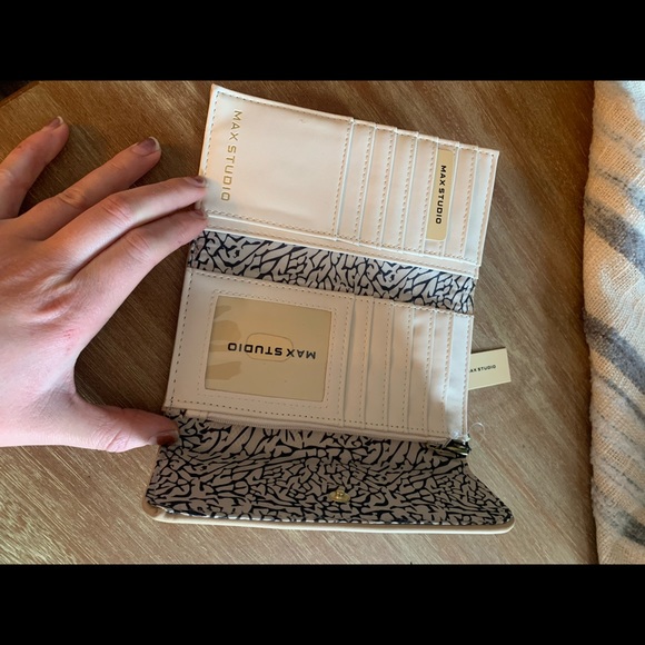 NWT Max Studio wallet - Picture 3 of 4
